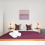 Modern Southville Apartment 5 Min Walk To Centre