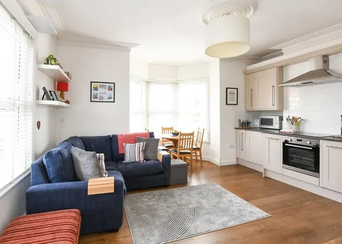 Modern Southville Apartment 5 Min Walk To Centre